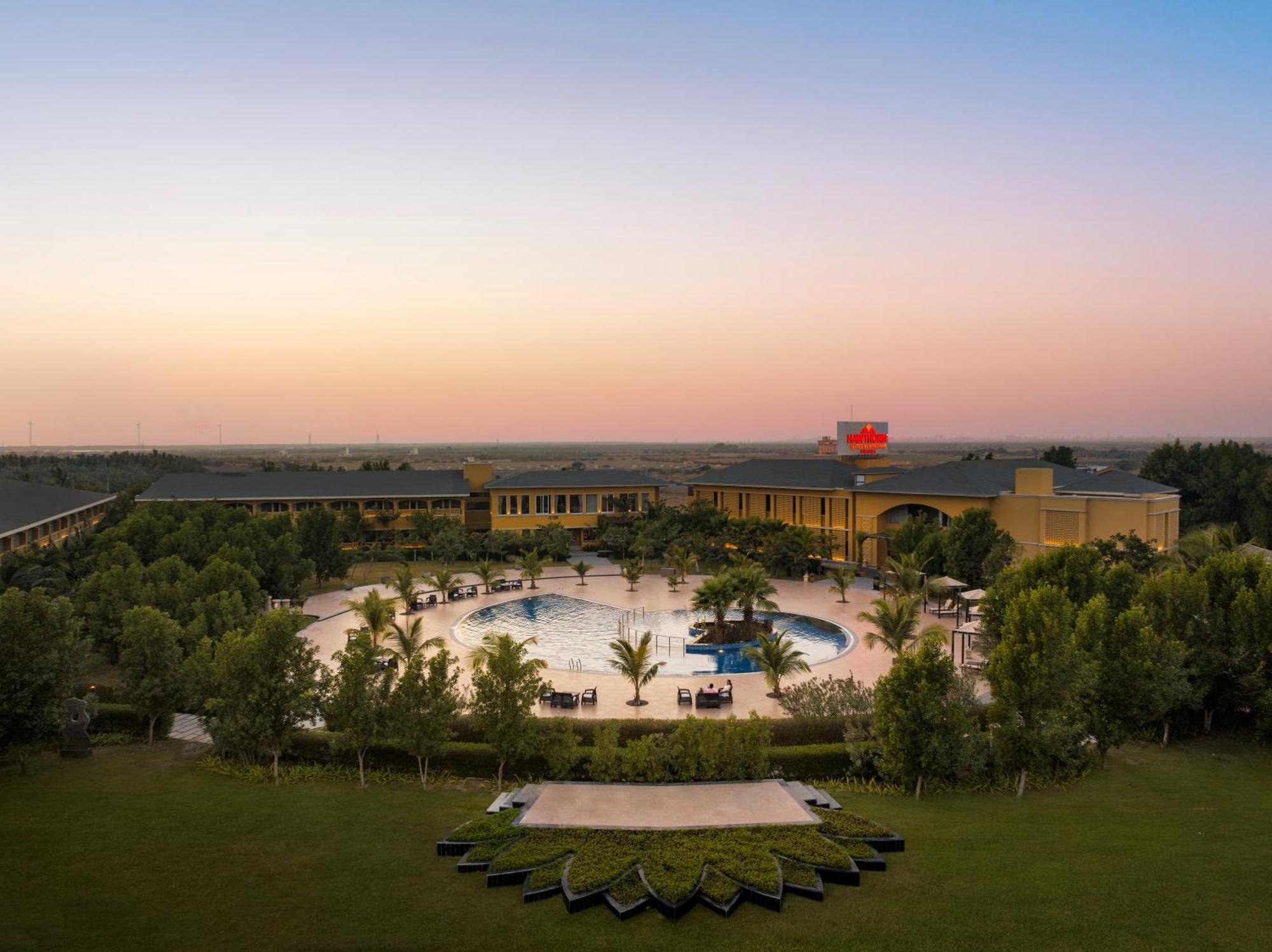 Hawthorn Suites By Wyndham Dwarka Kültér fotó